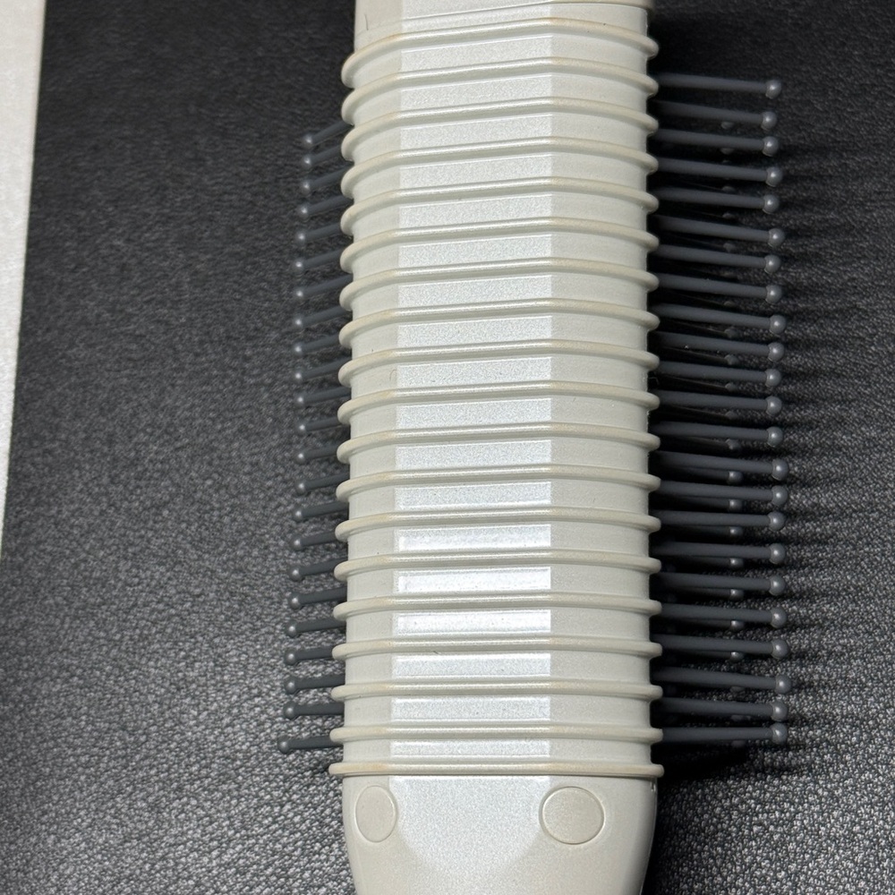 T3 Model 76600 Volumizer Heated Hair Styling Straightening Brush Without Box - Picture 9 of 9